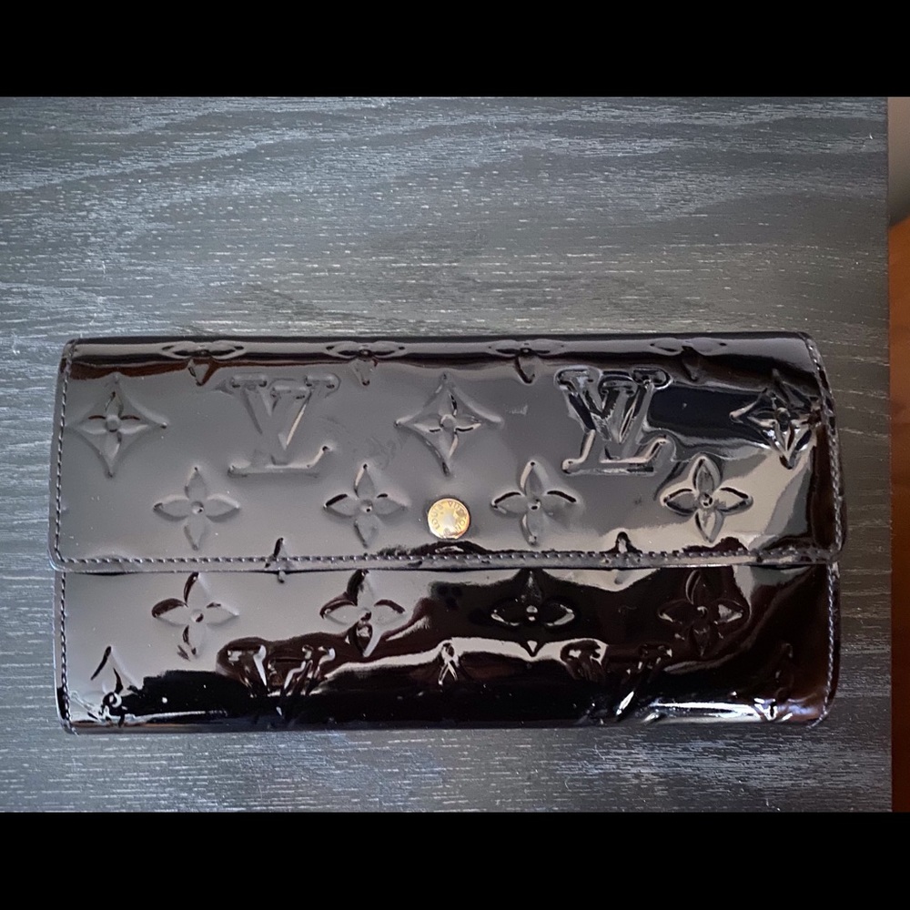 Louis Vuitton Black Vernis Sarah Wallet